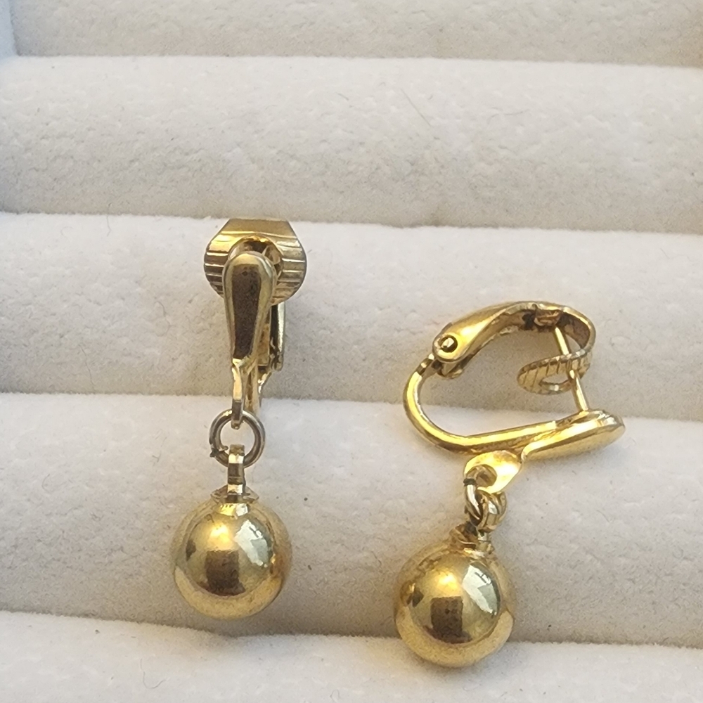 Trifari Elegant Gold Tone Drop‎ Earrings